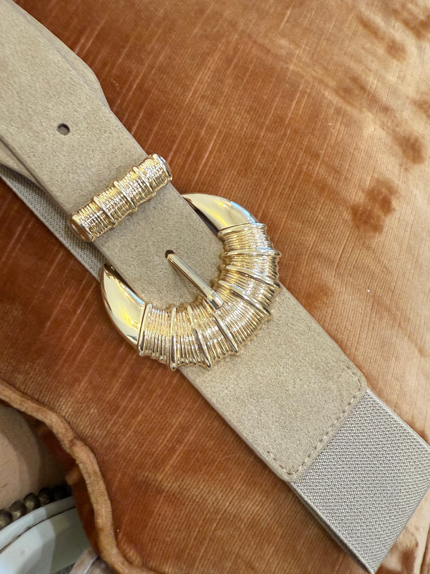 Ceinture beige boucle dorée